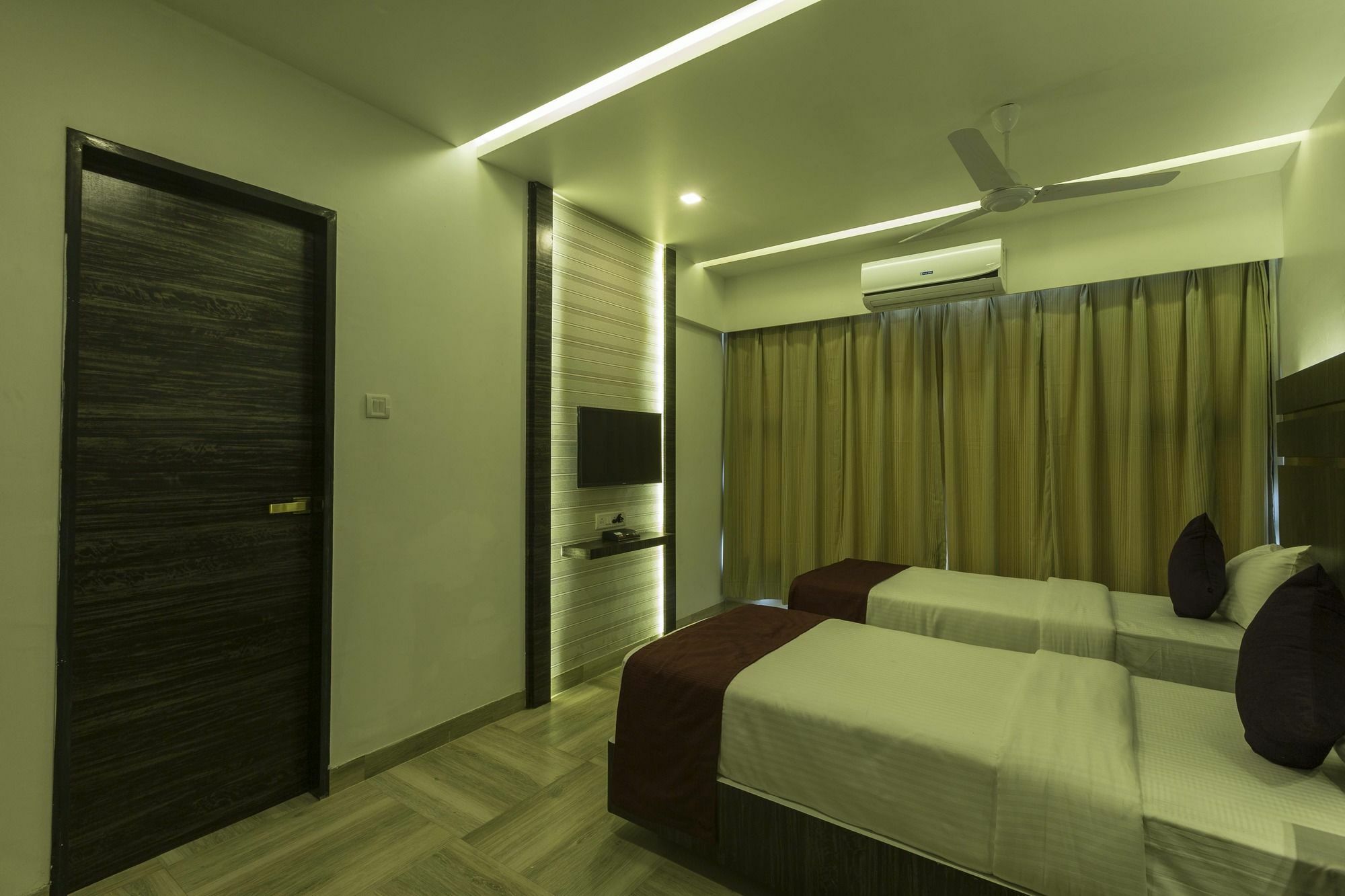 Oyo 78245 Collection O Hotel Crown Inn Navi Mumbai Ngoại thất bức ảnh