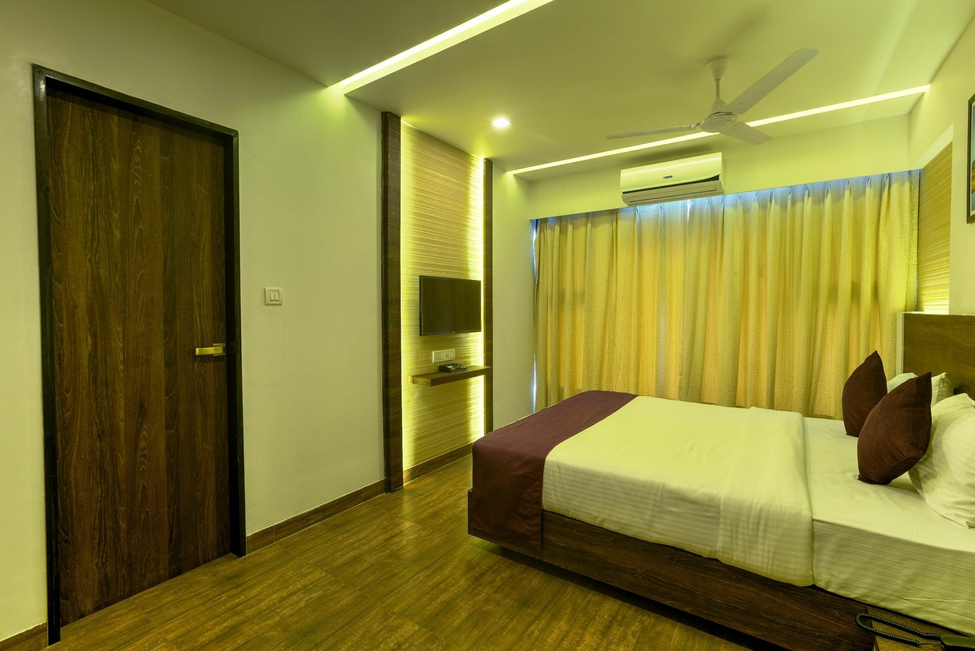 Oyo 78245 Collection O Hotel Crown Inn Navi Mumbai Ngoại thất bức ảnh